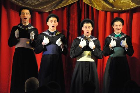 La deuxième chanson est intitulée <i>En sortant de l&rsquo;école<i>