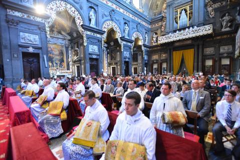 Les ordinands durant le chant du Gloria