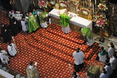 Confiteor chanté par un jeune diacre