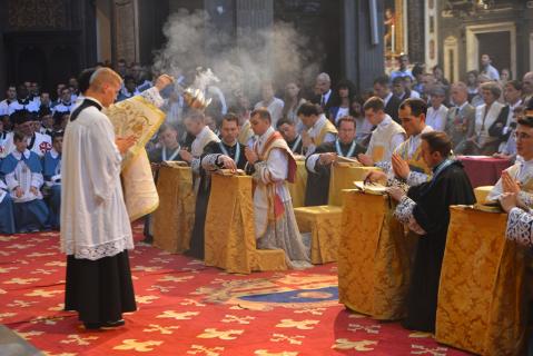 Encensement de nouveaux ordonnés