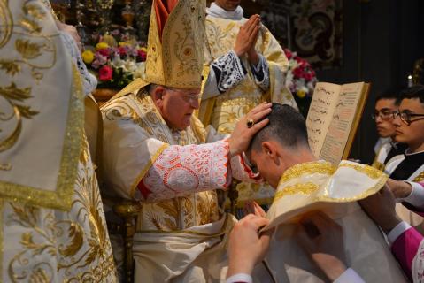 Complément d&rsquo;ordination : le pouvoir de remettre les péchés est conféré