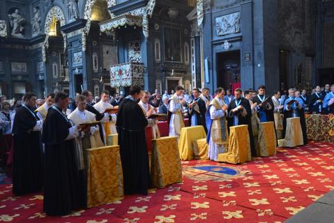 Dernier évangile, récité par les nouveaux prêtres en même temps que le pontife