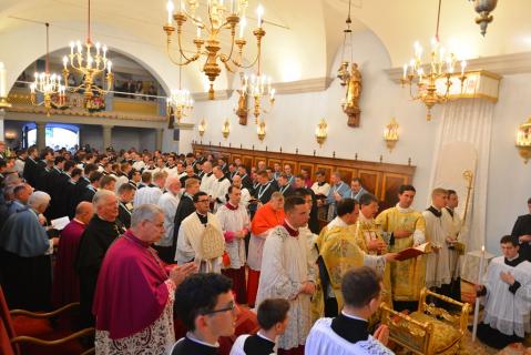 Intonation du Te Deum par Son Eminence