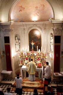 Messe du Chanoine Braun dans la chapelle de la Très Sainte Trinité 