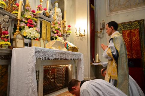 Messe du Chanoine de Poncharra dans la chapelle de la Très Sainte Trinité