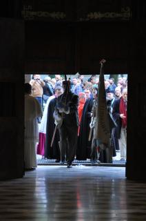 Entrée dans la basilique