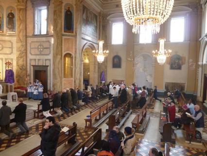 Distribution des rameaux aux fidèles