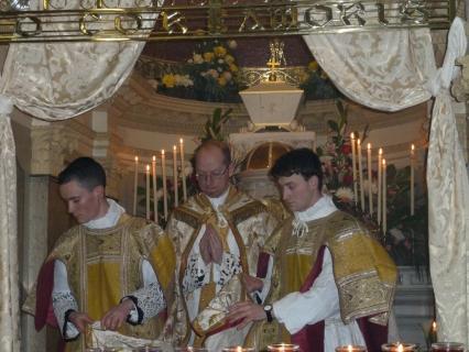 Procession à l&rsquo;autel.