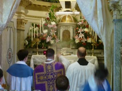 Encensement du Saint-Sacrement