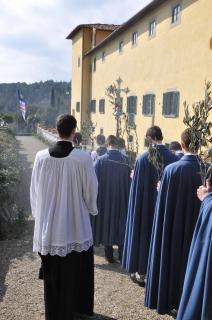 Procession dans les jardins du séminaire