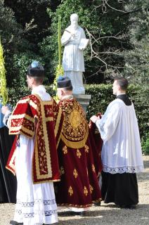 Procession dans les jardins du séminaire