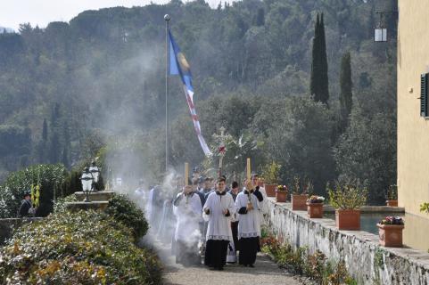 Procession dans les jardins du séminaire