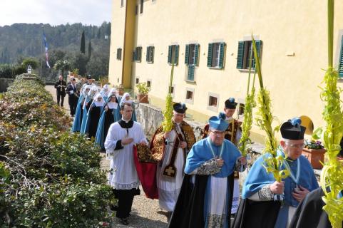 Procession dans les jardins du séminaire