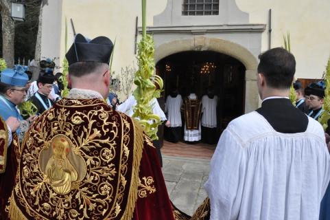 Entrée solennelle dans la chapelle