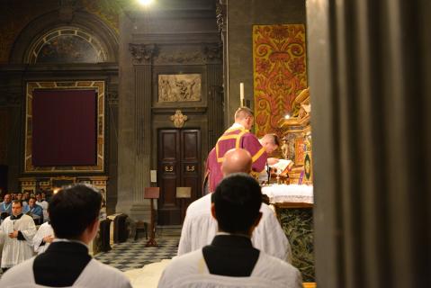 Communion du prêtre.