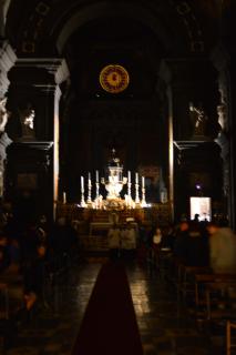Arrivée du clergé en procession.