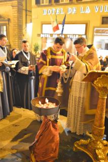 Encensement du feu nouveau.