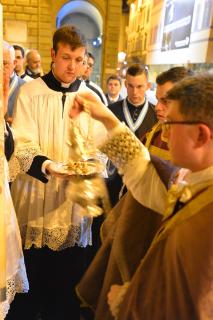 Encensement des grains d&rsquo;encens