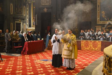 Encensement du chur pendant le chant du Benedictus