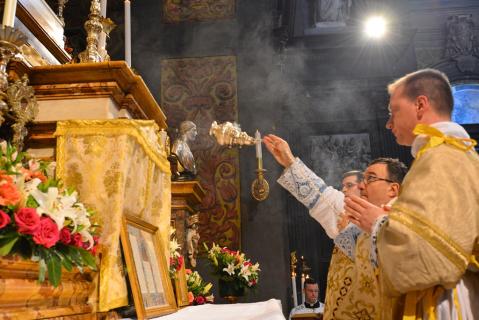 Encensement de l&rsquo;autel