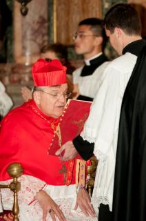 Prières d&rsquo;habillement récitées par le pontife