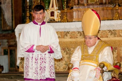 Le pontife au faldistoire