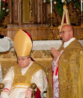 S. E. R. le Cardinal Burke et Mgr Agostini
