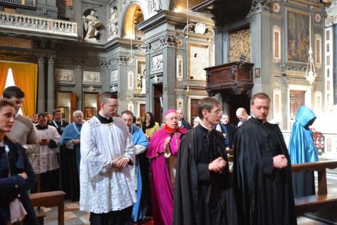 Entrée dans l&rsquo;église