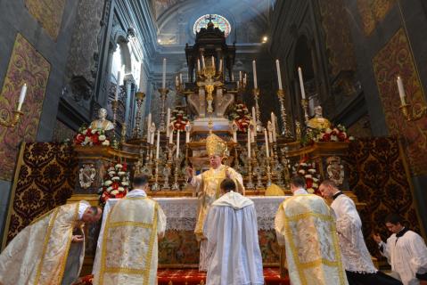 Bénédiction finale donnée par le pontife