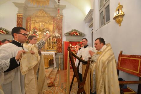 Encensement du célébrant Mgr Wach, Prieur Général.
