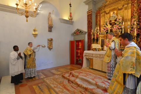 Encensement du célébrant après le chant de l&rsquo;Evangile