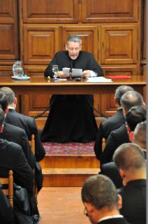Conférence par Monseigneur Schmitz