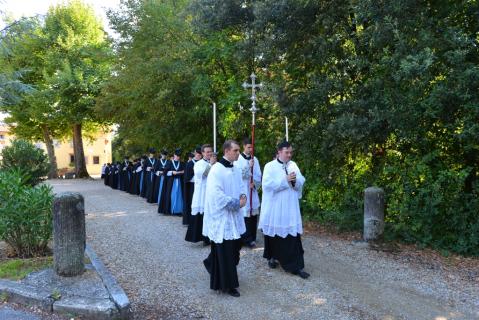 Procession vers la Maison du Cur Royal