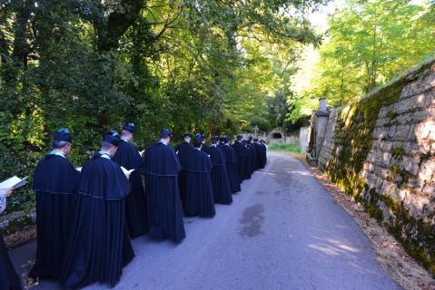 Procession vers la Maison du Cur Royal