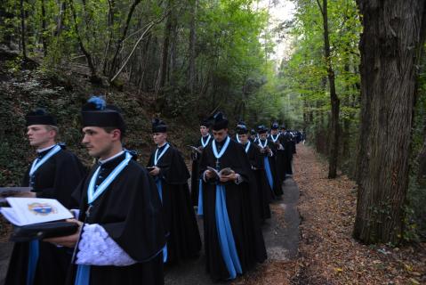 Procession vers la Maison du Cur Royal