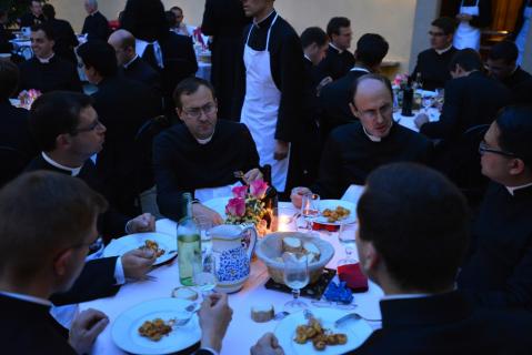Buffet dans la cour intérieure de la Villa Martelli