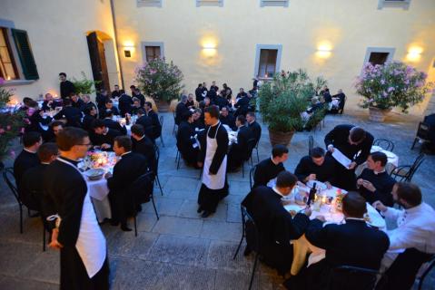 Buffet dans la cour intérieure de la Villa Martelli