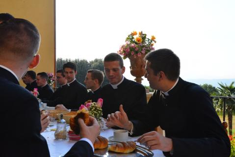Petit-déjeuner sur la terrasse