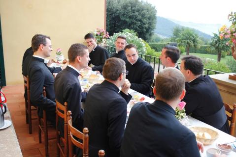 Petit-déjeuner sur la terrasse