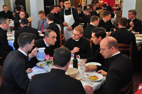 Grand repas festif en l&rsquo;honneur de S.Exc.R. Mgr Giovannetti