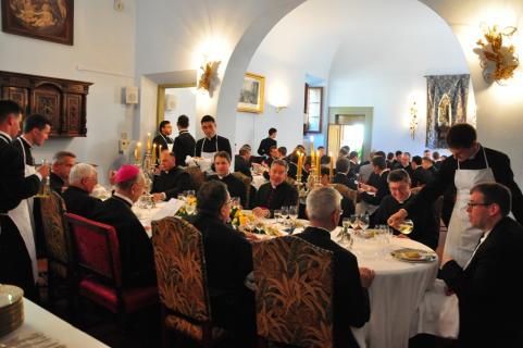 Grand repas festif en l&rsquo;honneur de S.Exc.R. Mgr Giovannetti