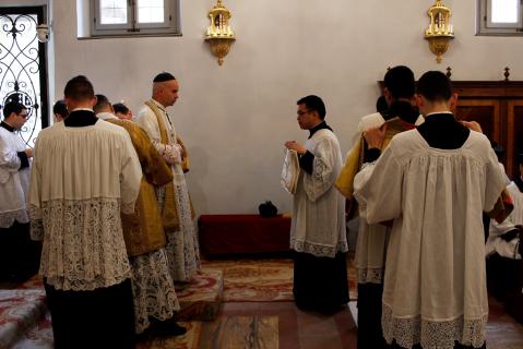 Habillement du Pontife.