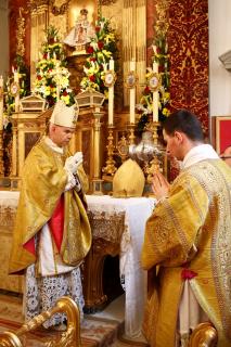 Encensement du Pontife.