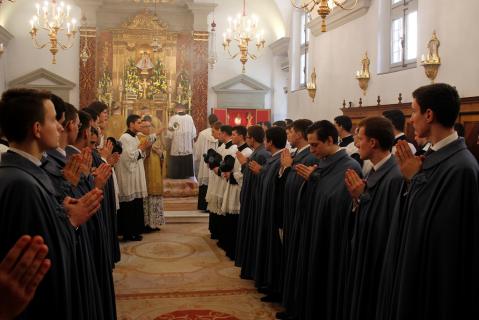Encensement du ch&oelig;ur.