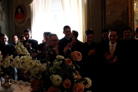 A l&rsquo;issue du déjeuner, Mgr Wach remercie Dom Pateau de nous avoir fait l&rsquo;honneur de sa visite. 