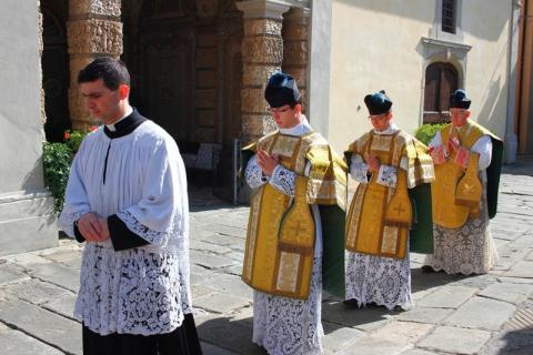 Procession d&rsquo;entrée. 
