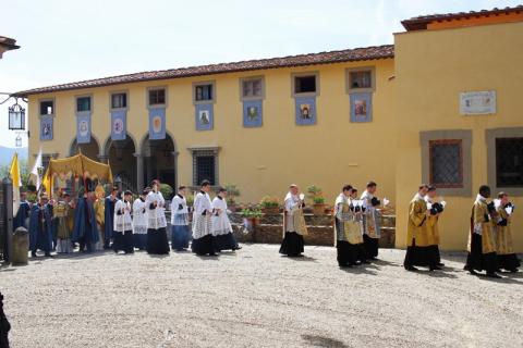 la procession se rend ensuite à la chapelle de la Sainte-Trinité