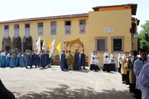la procession se rend ensuite à la chapelle de la Sainte-Trinité