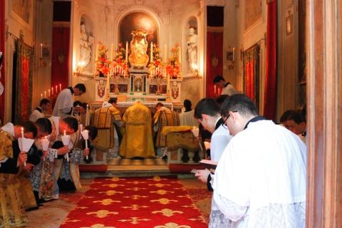premier salut du Saint Sacrement