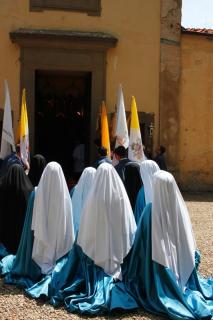les s&oelig;urs participaient à la procession